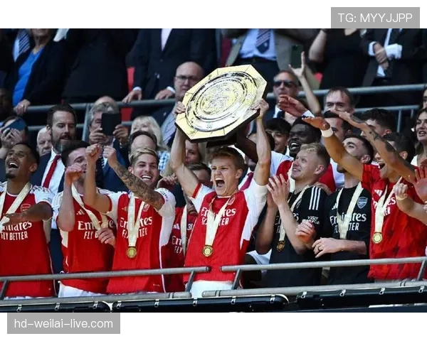 厄德高对阵英超豪门时如何通过中场调度改变比赛走势