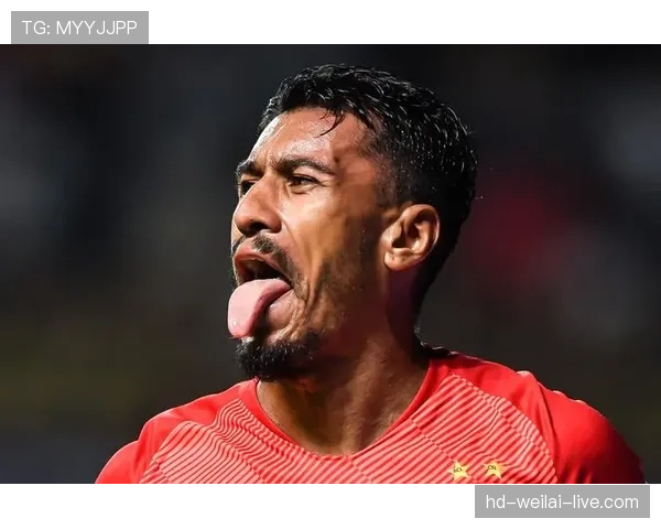 保利尼奥本赛季更频繁前插压制后防线，创造机会能力较上赛季显著提升