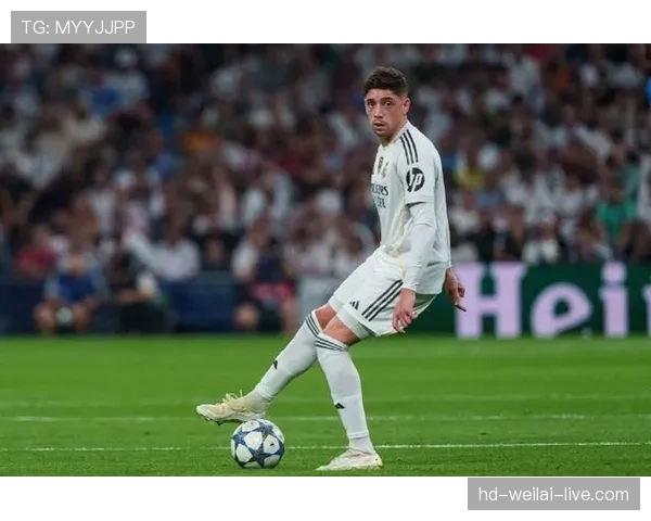 巴尔韦德为何更多出现在右翼卫？解析其在中场与边路的角色适配性