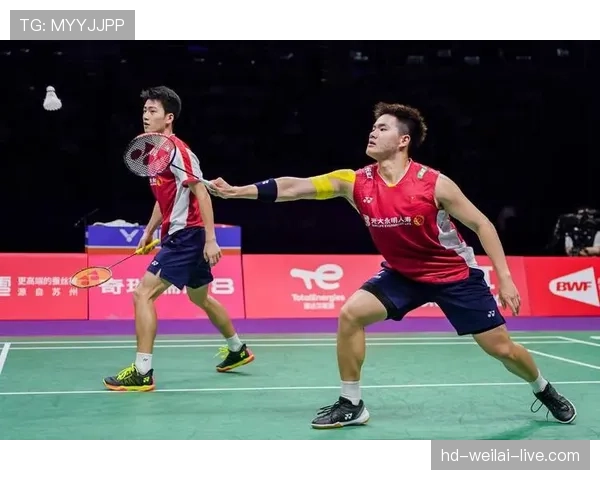 梁伟铿训练场上冷面，生活照里钱包和豪宅亮瞎我眼