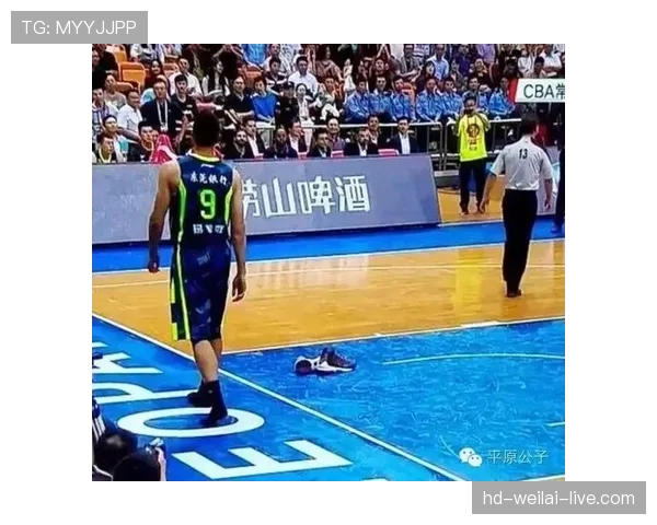 易建联晒鞋，一双能顶我一个月房贷